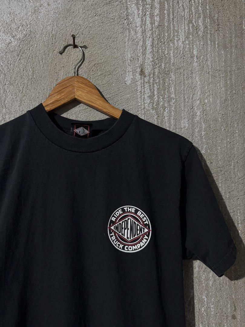 Independent Skate T-shirt (Category: Tshirts & Polo Shirts ) located in Pasay City. Submitted by niel304 (Listing ID 1464847367, Image 2). Description: Condition: 9.5/10 Dimensions: 17x25.5 Size on tag: Small Issues: none.