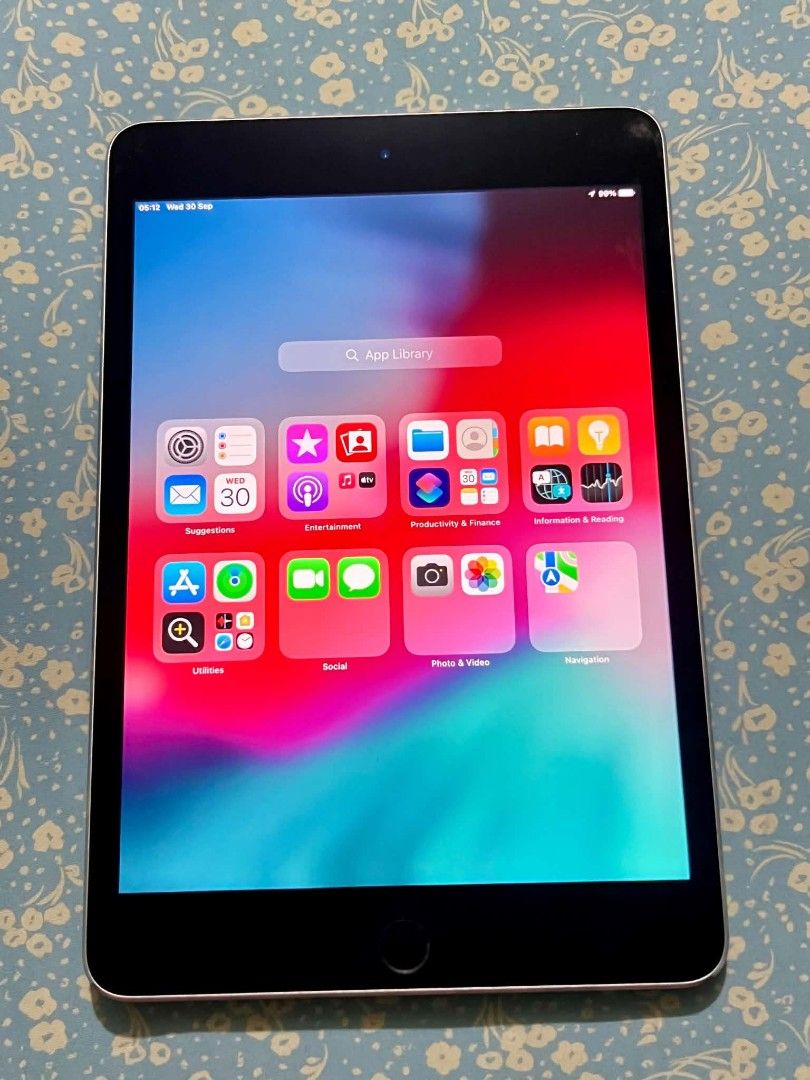 ipad mini4 128gb ios15 100%Original (Category: Other Gadgets) located in Manila. Submitted by sohaifabanto (Listing ID 1464965148, Image 3). Description: ipad mini4 128gb ios15 7'9inch 100%Original , No issue , unli reset , no history repair , Fingerprint working camera front & back malinaw yan 2ndhand normal sa minimal dents pero halos makinis pa yung unit ☺️ check first before payment sa meetup place yan ☺️ wifi use no slotsim ☺️.