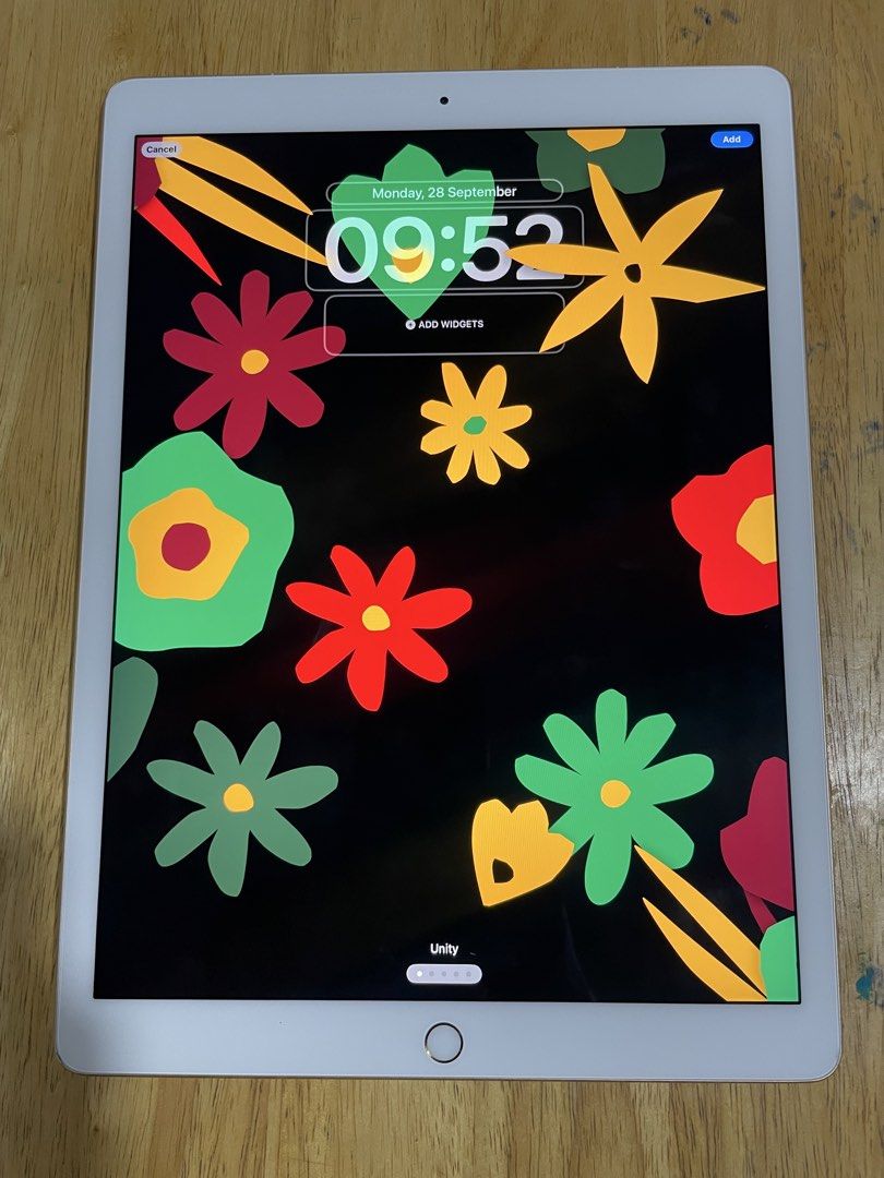 iPad Pro (Category: iPad) located in Cavite. Submitted by eunicecabr35034 (Listing ID 1464776103, Image 1). Description: iPad Pro 2nd Gen 12.9-inch 256gb No issue All working.