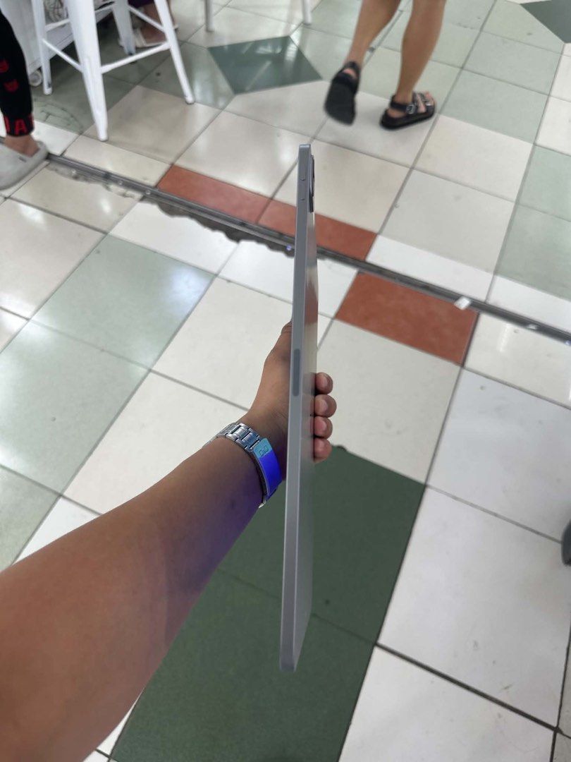 Ipad Pro M2 chip 13'Inch 256GB Wifi only No issues (Category: iPad) located in San Juan City. Submitted by najihahtelecomshop2018 (Listing ID 1464924685, Image 3). Description: Legit Store | Original unit FOR SALE | TRADE / SWAP ▫️INSTALLMENT thru: 🔸Credit Card (straight / installment) 🔸Ggives / Gcredit + 6% interest 🔸Spay Later + 6% interest (RFS: Buy and Sell any kinds of Gadgets) Description: Ipad Pro M2 chip 256GB ( other GB are also avail