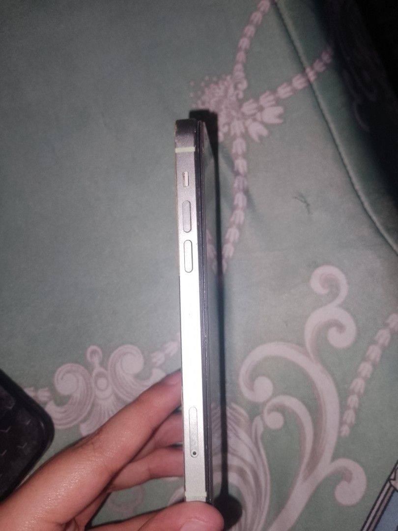 Iphone12- 128gb (Category: iPhone 12 Series) located in Manila. Submitted by khatlyn_kaye (Listing ID 1464877163, Image 2). Description: For sale po iphone12 128gb. basag po backglass and nastock po di na naipagawa. lumobo na battery kaya nasira lcd pero if ipapagawa po working pa sya.