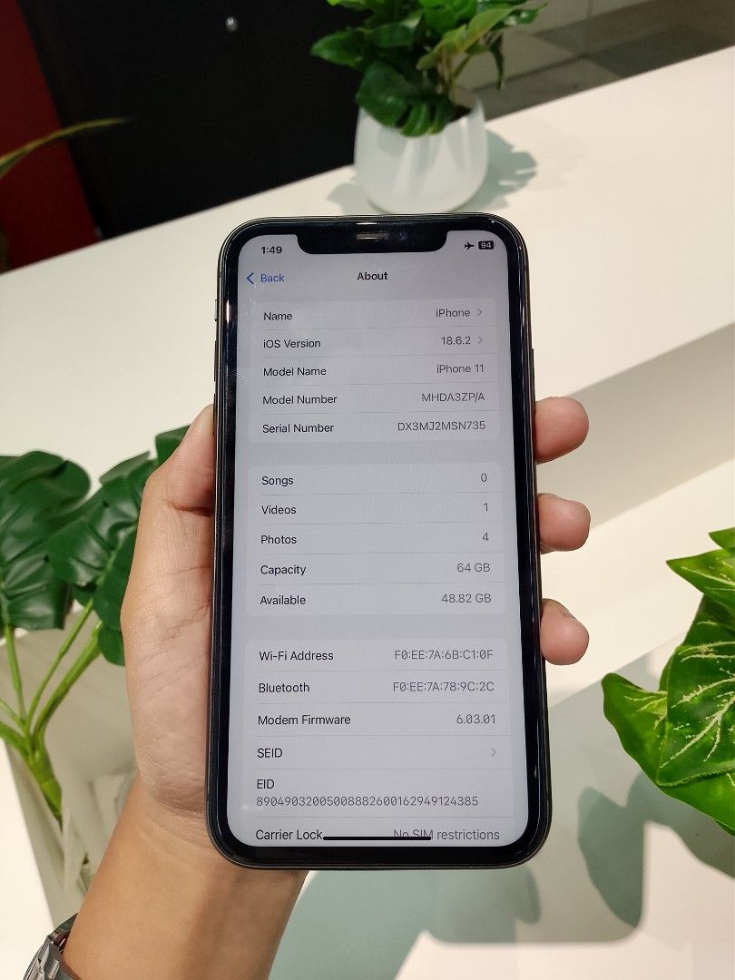 IPhone 11/64GB (Category: iPhone 11 Series) located in Quezon City. Submitted by emem_00 (Listing ID 1464849579, Image 2). Description: - Model: Apple iPhone 11 - Storage: 64GB - Color: Space Grey - OS Version: iOS 18.6.2 - Battery Health: 82% - Condition: Pre-owned, clean body, well-maintained.