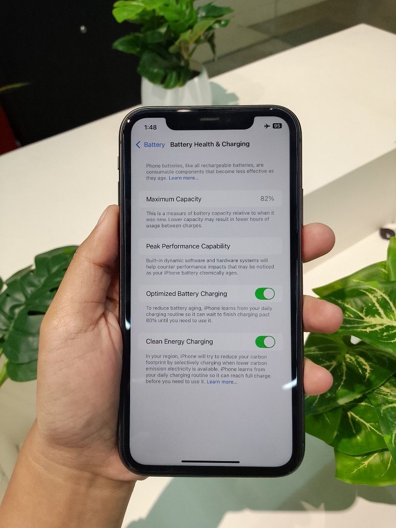 IPhone 11/64GB (Category: iPhone 11 Series) located in Quezon City. Submitted by emem_00 (Listing ID 1464849579, Image 3). Description: - Model: Apple iPhone 11 - Storage: 64GB - Color: Space Grey - OS Version: iOS 18.6.2 - Battery Health: 82% - Condition: Pre-owned, clean body, well-maintained.