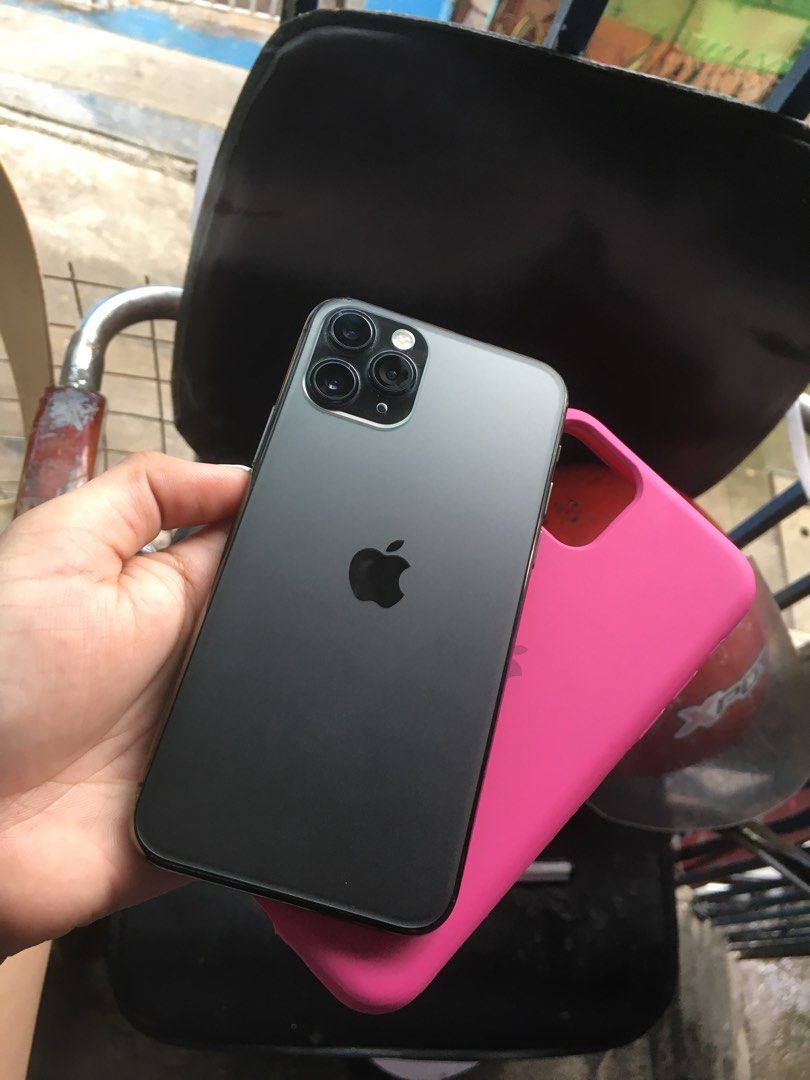 iPhone 11pro 256gb fu no issue (Category: iPhone 11 Series) located in Manila. Submitted by _alyx (Listing ID 1464940508, Image 1). Description: no issue all working 100bh truetone face id goods unli check niugan cabuyao pickup lng.