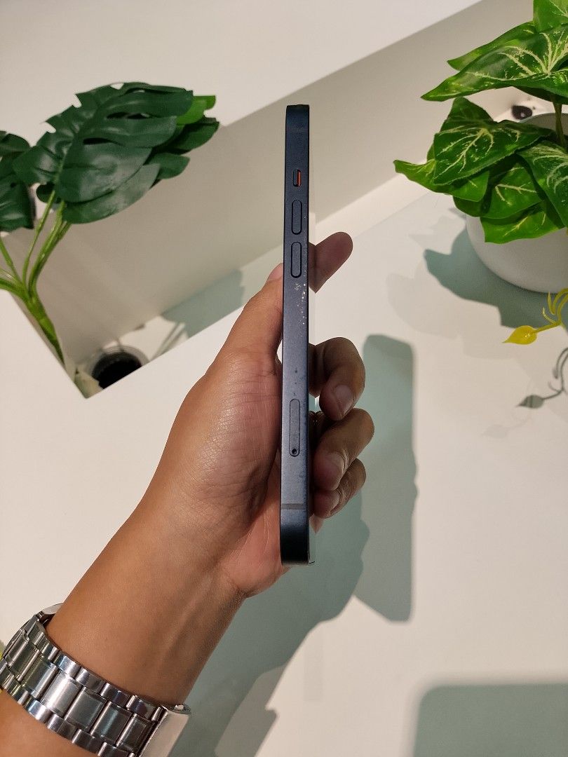 IPhone 13/128GB (Category: iPhone 13 Series) located in Quezon City. Submitted by emem_00 (Listing ID 1464848469, Image 2). Description: - Model: iPhone 13 - Storage: 128GB - Color: Midnight - Battery Health: 85% - Condition: Pre-loved, well-maintained, clean body and screen - Software: Updated to latest iOS.