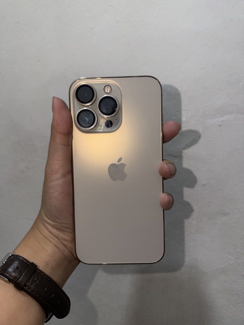 iPhone 13 Pro (Category: iPhone 13 Series) located in Manila. Submitted by anjelicha225891 (Listing ID 1464960364, Image 1). Description: FOR SALE: iPhone 13 Pro Gold 256gb 79% Battery Health Smart Lock Super kinis ng outside — well-maintained! Original cord included 📌 No major scratches/dents 📌 Never na repair / open 📌 Ready to use Loc: SM North, Quezon City. (For pickup and meetup only) PM for other details! 💛.