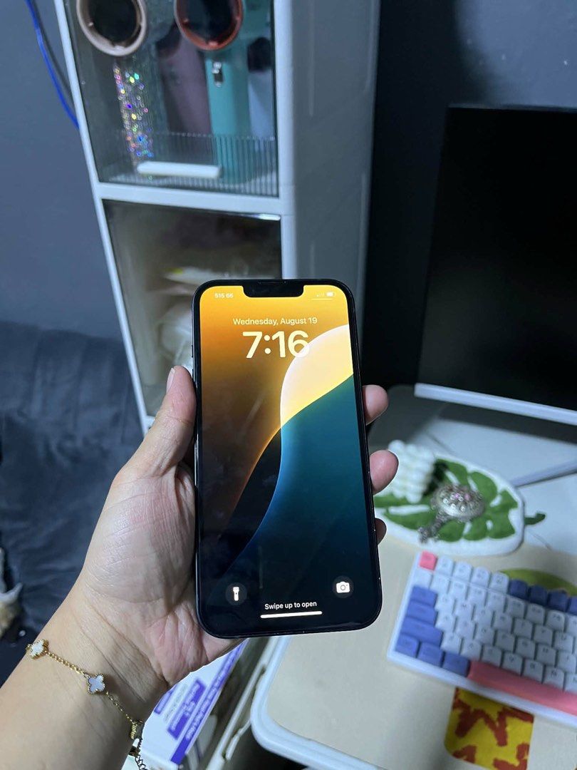 Iphone 14 128gb (Category: iPhone 14 Series) located in Manila. Submitted by jeikei13 (Listing ID 1464785581, Image 1). Description: FOR SALE RUSH NEED FUNDS NEGO PA SA SURE BUYER! IPHONE 14 128GB FACTORY UNLOCKED NO ISSUE ALL WORKING ANYSIM UNLI RESET ORIG ALL PARTS 83% BATTERY HEALTH US VARIANT SUPER KINIS PEDENG PEDE SA MASELAN UNIT AND CASE TEMPERED GLASS CAVITE AREA.