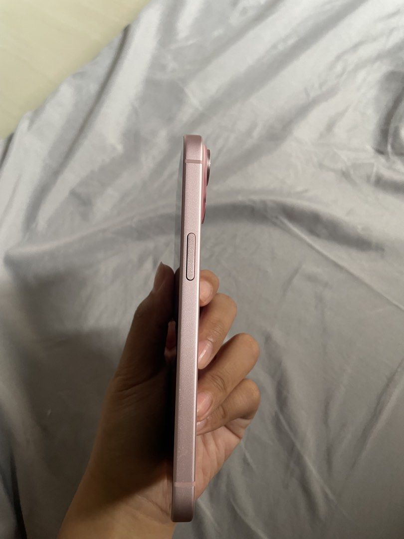 iPhone 15 (Category: iPhone 15 Series) located in Rodriguez. Submitted by mimimimo3 (Listing ID 1464816538, Image 2). Description: iPhone 15, 128 GB, Pink 🤍 selling price: 25k (NEGOTIABLE) - 84% BH, original battery, super tibay - no history of repair - no paint chips, no scratches whatsoever - unli check via meet-up - inclusions: charging chord, original box, lady-owned phone cases. RFS: will upgrade, need funds. mode of purchase: meet-up for s