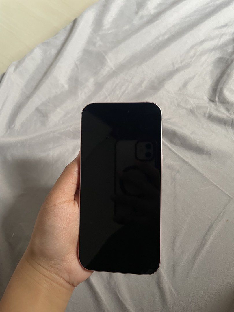 iPhone 15 (Category: iPhone 15 Series) located in Rodriguez. Submitted by mimimimo3 (Listing ID 1464816538, Image 3). Description: iPhone 15, 128 GB, Pink 🤍 selling price: 25k (NEGOTIABLE) - 84% BH, original battery, super tibay - no history of repair - no paint chips, no scratches whatsoever - unli check via meet-up - inclusions: charging chord, original box, lady-owned phone cases. RFS: will upgrade, need funds. mode of purchase: meet-up for s