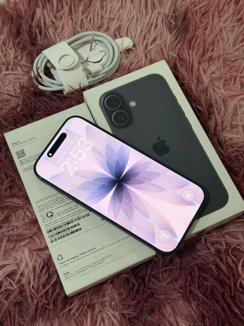 iPhone 17 Black | 256GB (Category: iPhone 17 Series) located in Caloocan City. Submitted by kzxune (Listing ID 1464814813, Image 2). Description: FOR SALE / SWAP iPhone 17 Black | 256GB 100% Battery Health (4 Cycle Count Only) From Abenson Months Old w/ Receipt Apple Warranty until July 2027 Local Variant / NTC Approved🇵🇭 No history of repair / All orig parts Openline / No sim restriction LBC po sa malayo, (Video Call first) Meet up places📍 Me