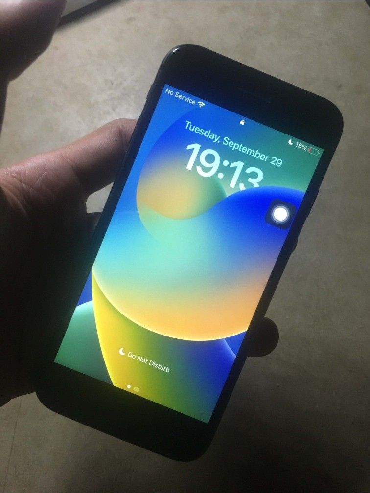 Iphone 8 (Category: iPhone 8 Series) located in Caloocan City. Submitted by arckadata_69 (Listing ID 1464878083, Image 1). Description: Iphone 8 (wifi used) - 64 gb - Space grey - 86% Battery Health issue: - wifi used (no no to reset / update) - home button not working - no truetone.