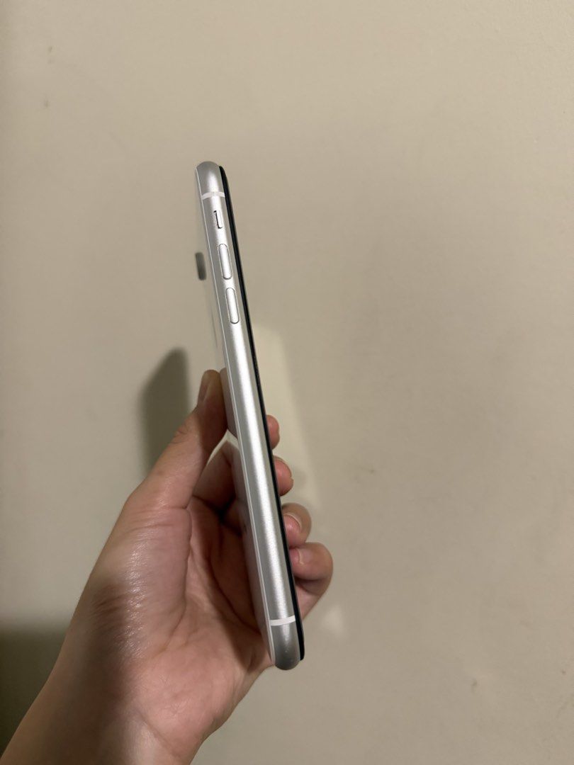 iPhone XR - White 64GB (Category: iPhone X Series) located in Pasig City. Submitted by kasshopee (Listing ID 1464902090, Image 3). Description: USED iPhone XR WHITE 64GB - No scratches and cracks - ALL buttons working - Replaced LCD - With free pink case! Main Issue: Battery - 50% hahaha Price slightly negotiable.