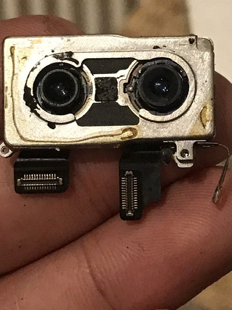 Iphone xs max front cam and back cam (Category: Other Gadgets) located in Quezon City. Submitted by wealthman8888 (Listing ID 1464880238, Image 3). Description: sf buyer shoulder as is parts out.
