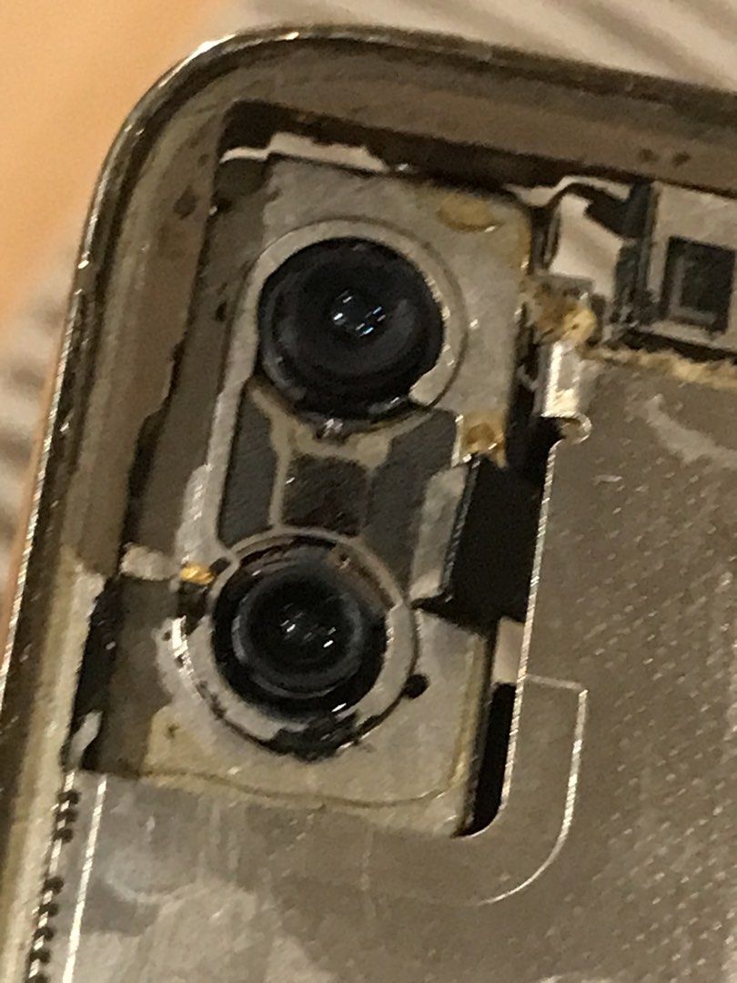 Iphone xs max front cam and back cam (Category: Other Gadgets) located in Quezon City. Submitted by wealthman8888 (Listing ID 1464880238, Image 1). Description: sf buyer shoulder as is parts out.