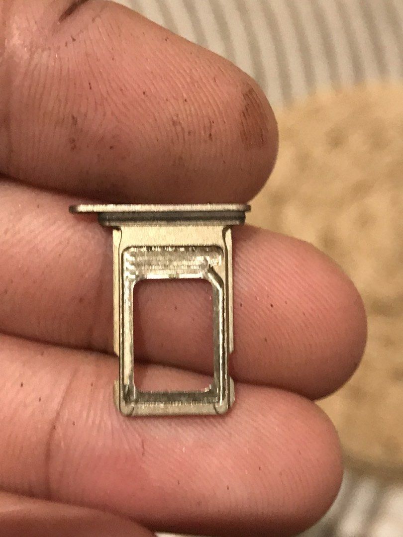 iphone xs max sim slot orig (Category: Other Gadgets) located in Quezon City. Submitted by wealthman8888 (Listing ID 1464879624, Image 3). Description: sf buyer shoulder rose gold sim slot as is.