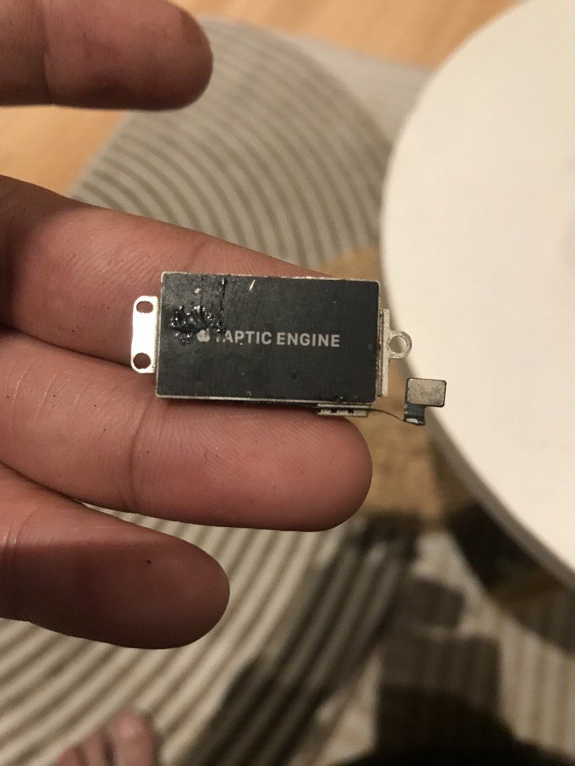 Iphone xs max taptic (Category: Other Gadgets) located in Quezon City. Submitted by wealthman8888 (Listing ID 1464879789, Image 1). Description: sf buyer shoulder as is parts out.