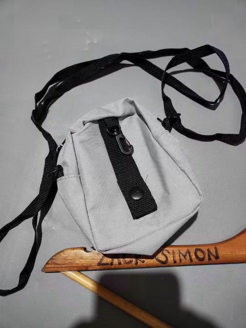 jansport (Category: Sling Bags) located in General Santos City (Dadiangas). Submitted by alzacksimo35414 (Listing ID 1464856037, Image 2). Description: 399 +sf PHOTO MAY VARY DUE TO LIGHTING 🥰 Brand: JANSPORT sling bag ✅️actual dimention 5 × 5.5 ✅️as new condition ✅️9.8 colorate ✅no issue DISCLAIMER: Please note that I ZACK SIMON is not affiliated with or endorsed by any brand. Any brand names or trademarks mentioned are the properties of their 