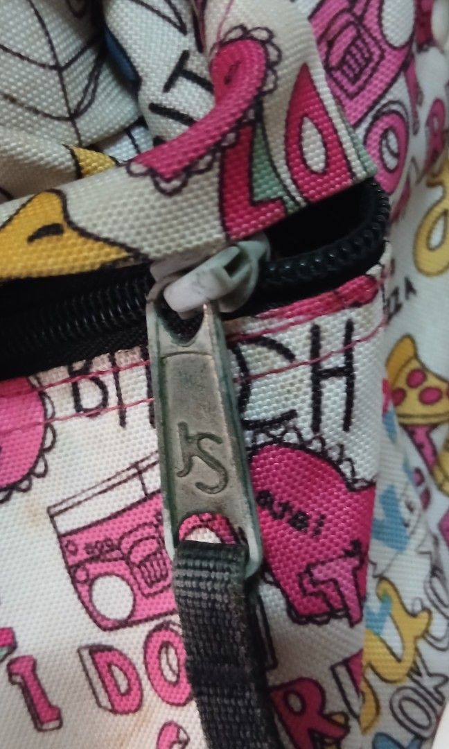 Jansport Backpack (Category: Backpacks) located in Manila. Submitted by shoppebymaria (Listing ID 1464774730, Image 2). Description: Just needs cleaning. Walang sira. Laba lang at linis ng zipper puller..
