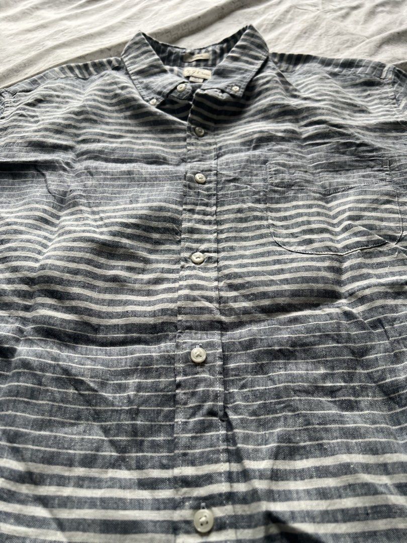 j.crew Baird McNutt Striped Button-Down Shirt (XL) (Category: Formal Shirts) located in Paranaque City. Submitted by primefinds.ph (Listing ID 1464851456, Image 3). Description: - Size XL (24.5” x 30”) - J.Crew Baird McNutt Irish Linen Short Sleeve Striped Button-Down Shirt - Classic Fit short-sleeve button-down shirt with button-collar and single left chest pocket 9/10 condition No issues .