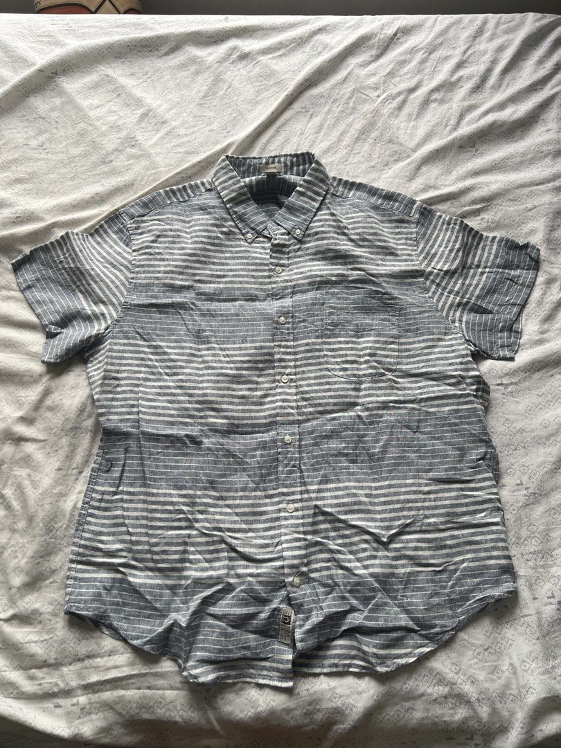 j.crew Baird McNutt Striped Button-Down Shirt (XL) (Category: Formal Shirts) located in Paranaque City. Submitted by primefinds.ph (Listing ID 1464851456, Image 1). Description: - Size XL (24.5” x 30”) - J.Crew Baird McNutt Irish Linen Short Sleeve Striped Button-Down Shirt - Classic Fit short-sleeve button-down shirt with button-collar and single left chest pocket 9/10 condition No issues .