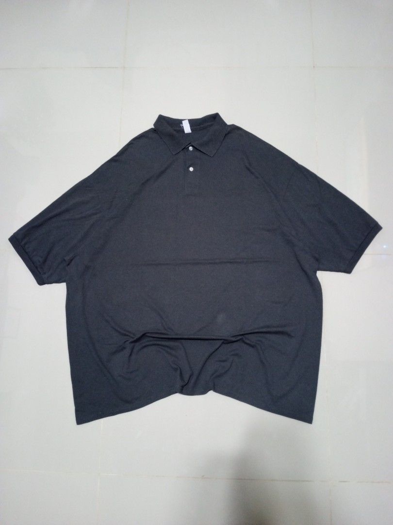 Jerzees polo shirt 4XL dark grey (Category: Tshirts & Polo Shirts ) located in Magdalena. Submitted by magdalenathrift20 (Listing ID 1464909887, Image 2). Description: - Brand: Jerzees - Color: Dark Grey - Size: 4XL (Width: 30 inches, Length: 33 inches) - Material: 50% Cotton, 50% Polyester blend - Condition: Brand new with tag attached - Features: Classic collar with two-button closure, short sleeves - Origin: Made in El Salvador.