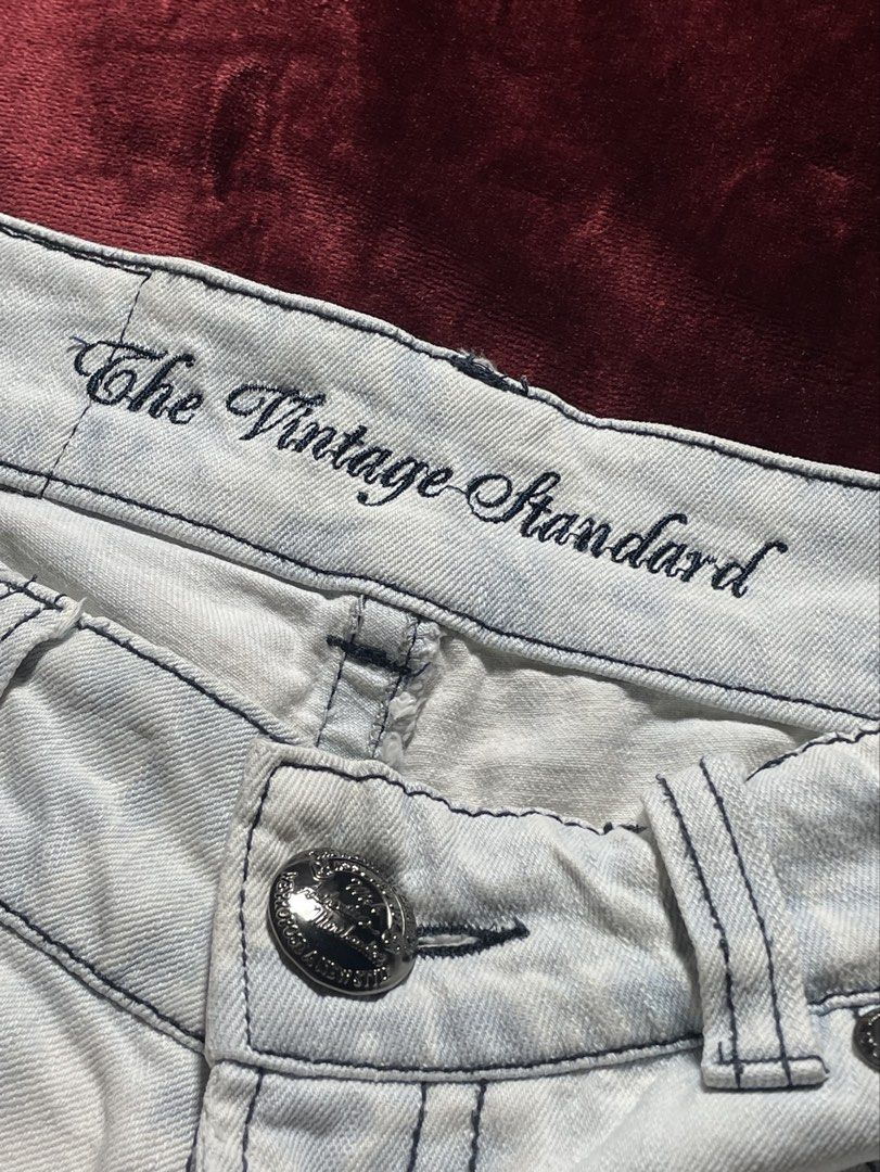 Jessey Locans jeans (Category: Shorts) located in Cagayan de Oro. Submitted by soft_thrift (Listing ID 1464875700, Image 2). Description: waistline 25-26.