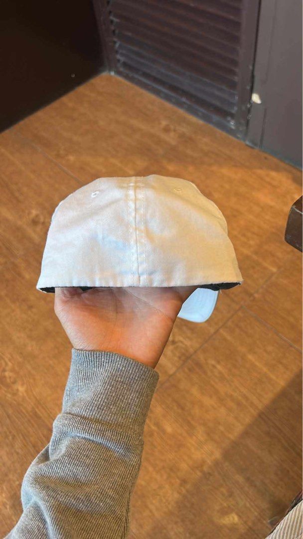 j.lindeberg White Baseball Cap (Category: Caps & Hats) located in General Santos City (Dadiangas). Submitted by taxmasumoto (Listing ID 1464919000, Image 2). Description: - Brand: J.Lindeberg - excellent condition.