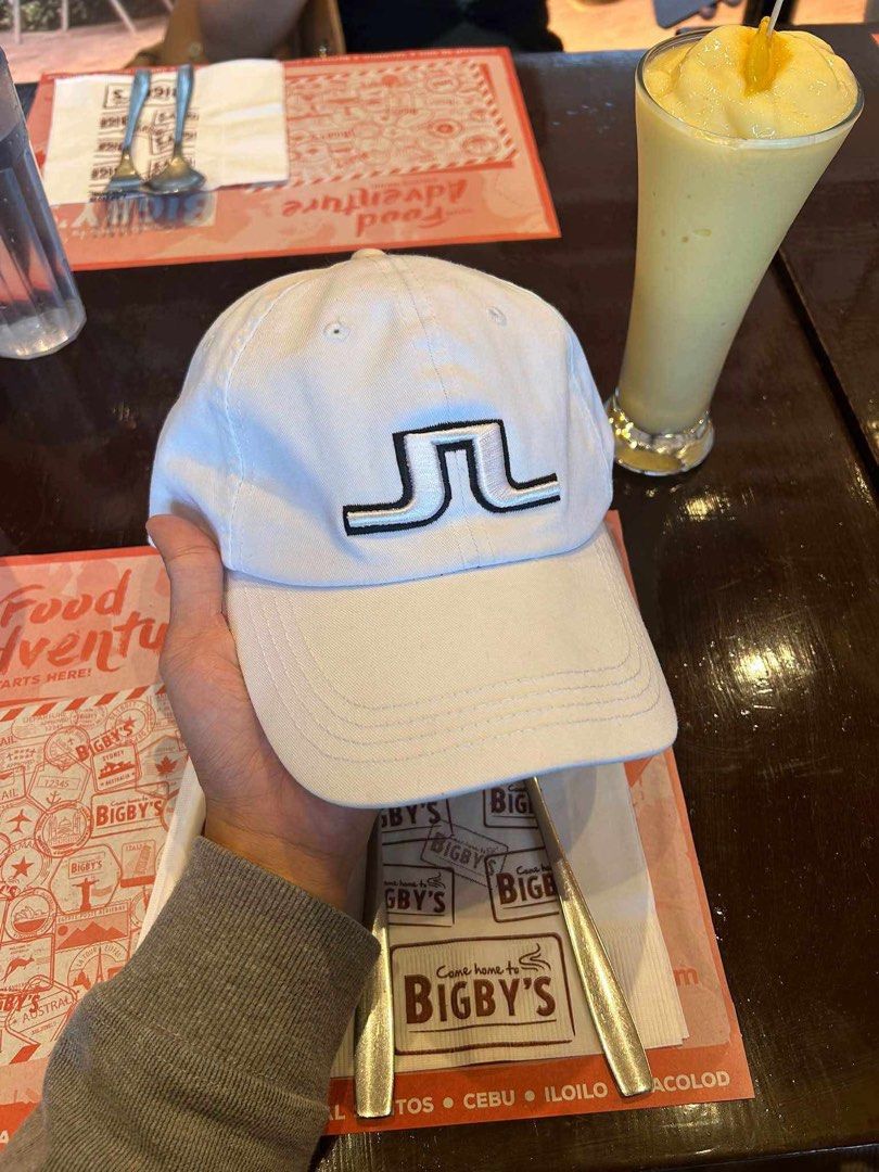 j.lindeberg White Baseball Cap (Category: Caps & Hats) located in General Santos City (Dadiangas). Submitted by taxmasumoto (Listing ID 1464919000, Image 1). Description: - Brand: J.Lindeberg - excellent condition.