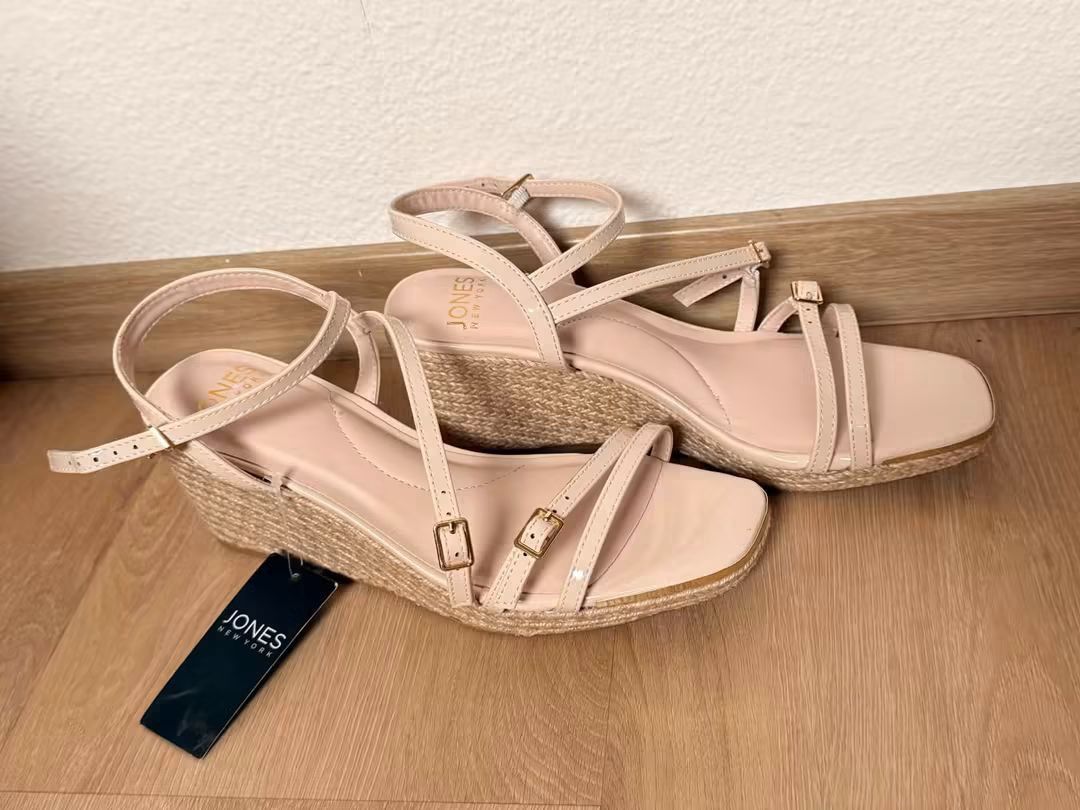 Jones New York Wedge Sandals (Category: Wedges) located in Naic. Submitted by juneoriginshop (Listing ID 1464961319, Image 1). Description: Selling my Jones New York Strappy Wedge Bought in Germany 🇩🇪 Unused, with Tag (Puro sukat lang) Wedge heel: 3"; Platform: 1” Comfy wear (with foam) Original Price: €79 (₱5,600) Selling for only ₱1,650 🥰 ------ - Brand: Jones New York - Condition: Brand new with original tags attached (Sukat sukat lang) - S