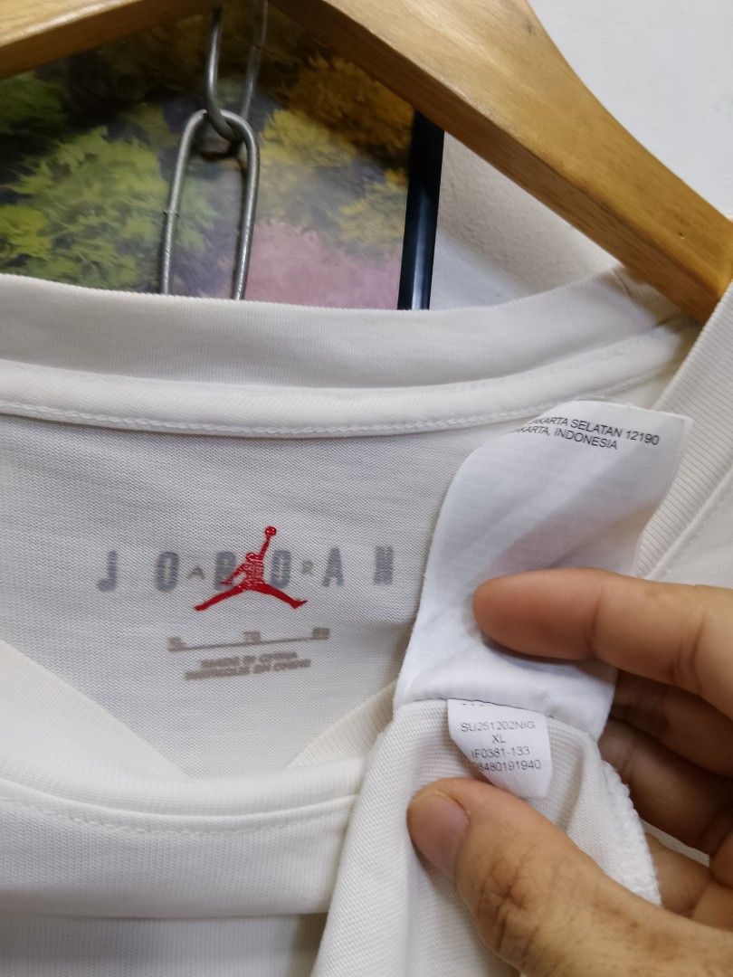 jordan tee (Category: Tshirts & Polo Shirts ) located in Valenzuela. Submitted by joshwrldselection (Listing ID 1464901073, Image 2). Description: xl very good condition need wash only / slightly loose neck thrift..