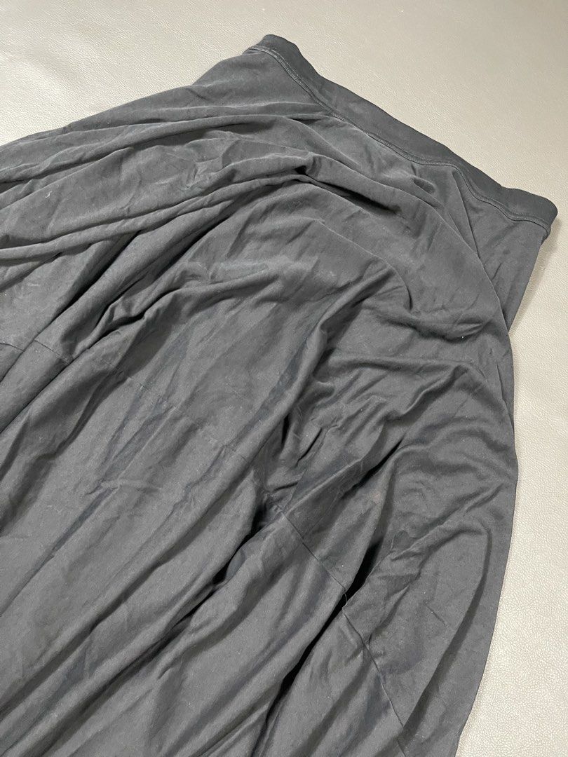 Junya Watanabe Black Dress (Category: Skirts) located in Caloocan City. Submitted by dapreluv (Listing ID 1464926312, Image 3). Description: Junya Watanabe Black Dress Brand / Line: Junya Watanabe Comme des Garçons Product Code (品番): ⁠JM-S023⁠ Year Code: AD2013 Size: M Material: 100% Cotton Made in: Japan Width: 28” Length: 32” Hem: 21”.