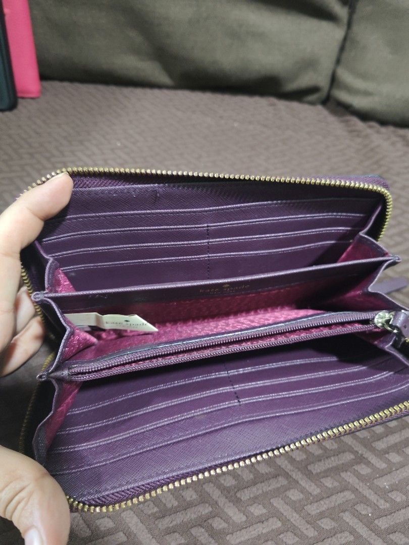 Kate spade long wallet (Category: Wallets & Card holders) located in Pili. Submitted by zaneombao03491 (Listing ID 1464899224, Image 3). Description: .