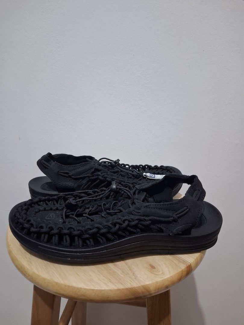 Keen uneek sandals womens 7.5 (Category: Flats & Sandals) located in Tarlac. Submitted by christopher.24 (Listing ID 1464871814, Image 2). Description: brandnew unused legit.