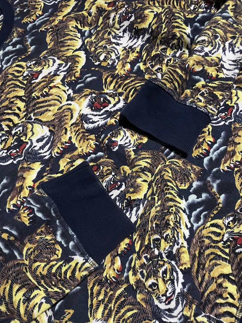 Kenzo Tiger All-Over Print Sweatshirt (Category: Coats, Jackets and Outerwear) located in Santa Cruz. Submitted by _darskieeezz (Listing ID 1464929736, Image 3). Description: Actual Dimes 23 by 26 Medium - Large Pogi neto !! Crewneck heavy cotton .