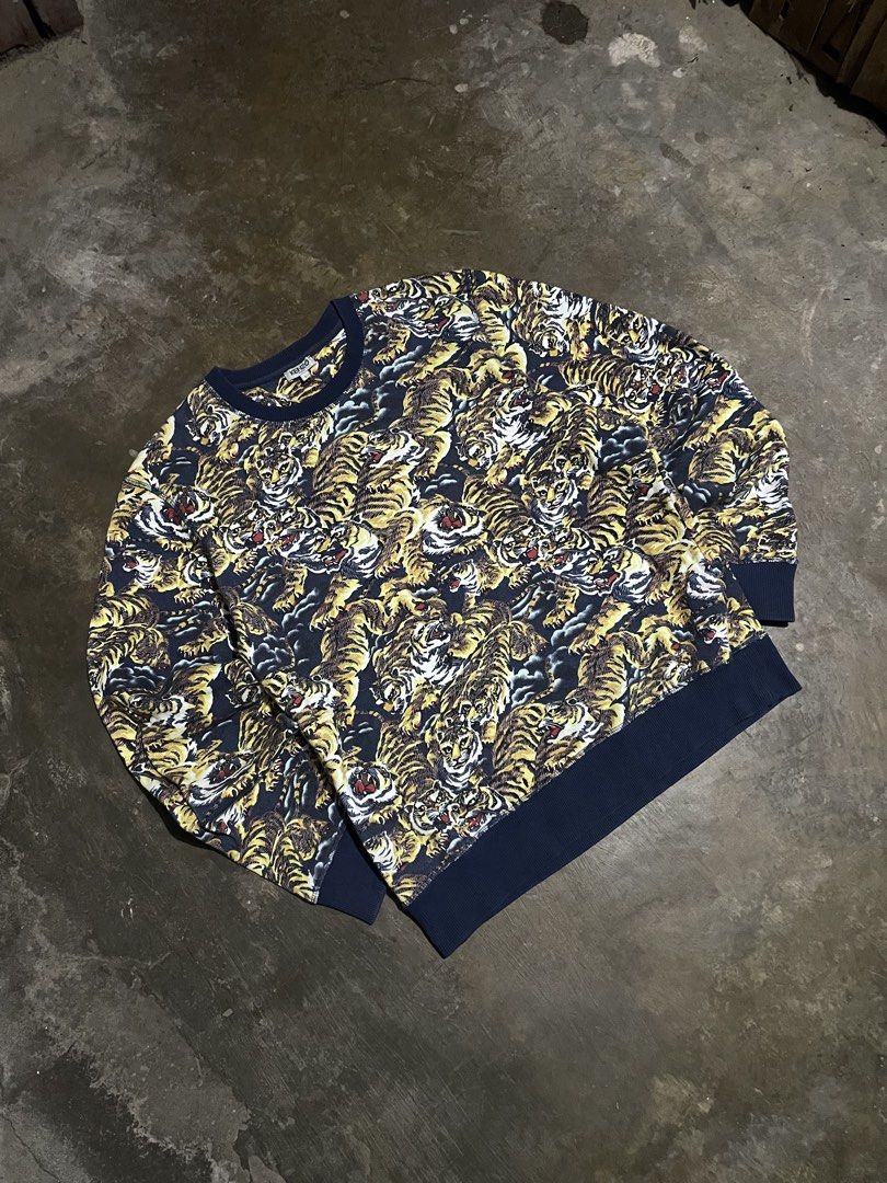 Kenzo Tiger All-Over Print Sweatshirt (Category: Coats, Jackets and Outerwear) located in Santa Cruz. Submitted by _darskieeezz (Listing ID 1464929736, Image 1). Description: Actual Dimes 23 by 26 Medium - Large Pogi neto !! Crewneck heavy cotton .
