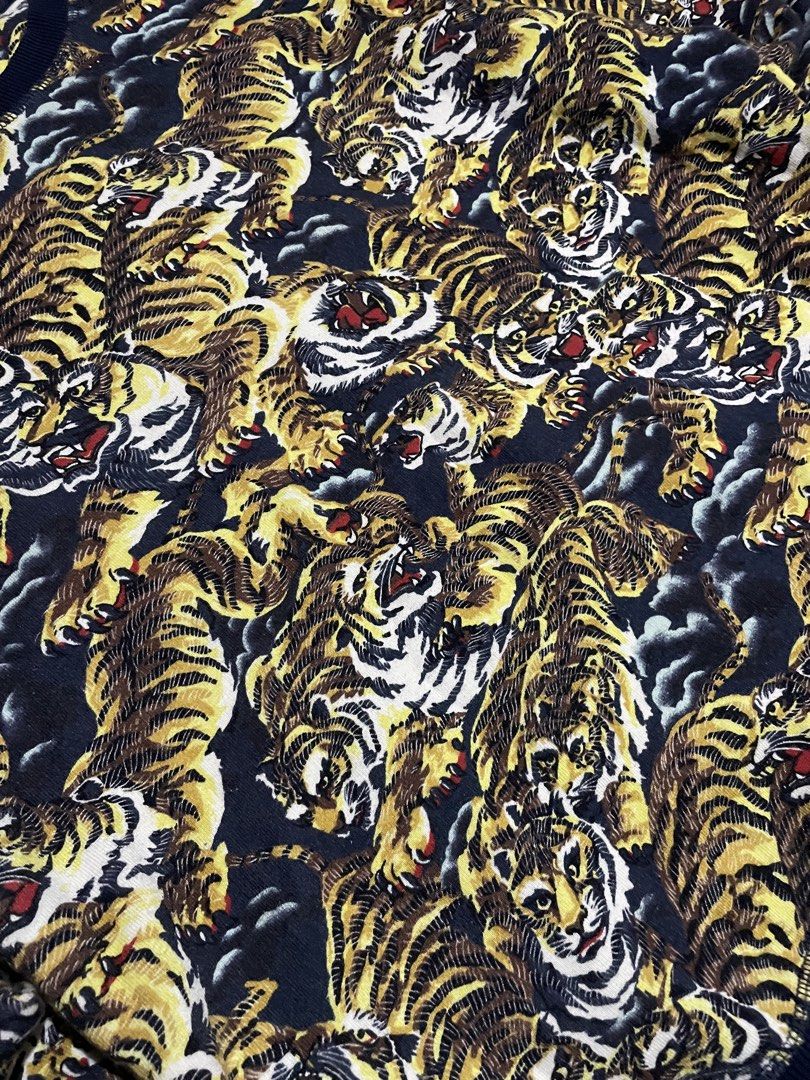 Kenzo Tiger All-Over Print Sweatshirt (Category: Coats, Jackets and Outerwear) located in Santa Cruz. Submitted by _darskieeezz (Listing ID 1464929736, Image 2). Description: Actual Dimes 23 by 26 Medium - Large Pogi neto !! Crewneck heavy cotton .