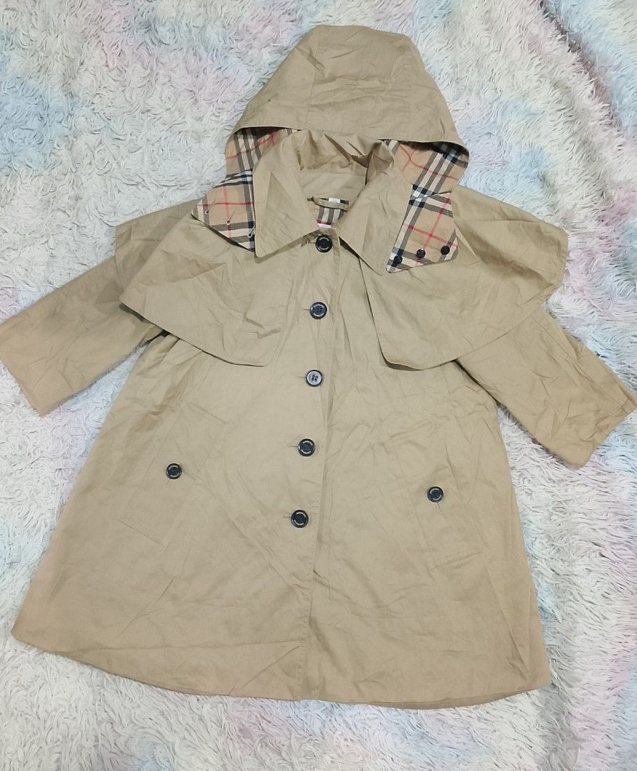KIDS BURBERRY TRENCH COAT (Category: Babies & Kids Fashion) located in Manila. Submitted by clintstone07 (Listing ID 1464866100, Image 2). Description: FOR SALE ❗❗ BURBERRY TRENCH COAT 🧥 4-6 YEAR OLD AS NEW CONDITION 💯.
