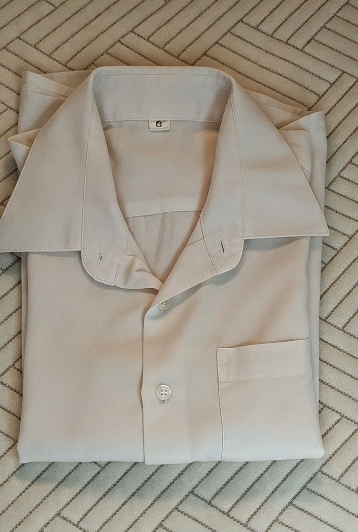 KIDS WHITE LONG SLEEVE POLO (Category: Babies & Kids Fashion) located in Tarlac. Submitted by faithfulfinds (Listing ID 1464873848, Image 2). Description: White Polo Long Sleeve for Kids (Size 6) Kasya sa 6–7 years old Like new condition Gagamitin na lang, napakaputi at walang damage. No stain.