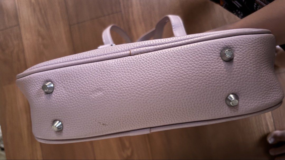 Kili bag HOLB (Category: Shoulder Bags) located in Angeles City. Submitted by valderamaangel (Listing ID 1464863109, Image 3). Description: Still in good condition Not auth Purple/pink Small bag but many things can fit not ipad tho Rfs: not using it anymore MOP: gcash MOD: lalamove Loc: Manila and bulacan.