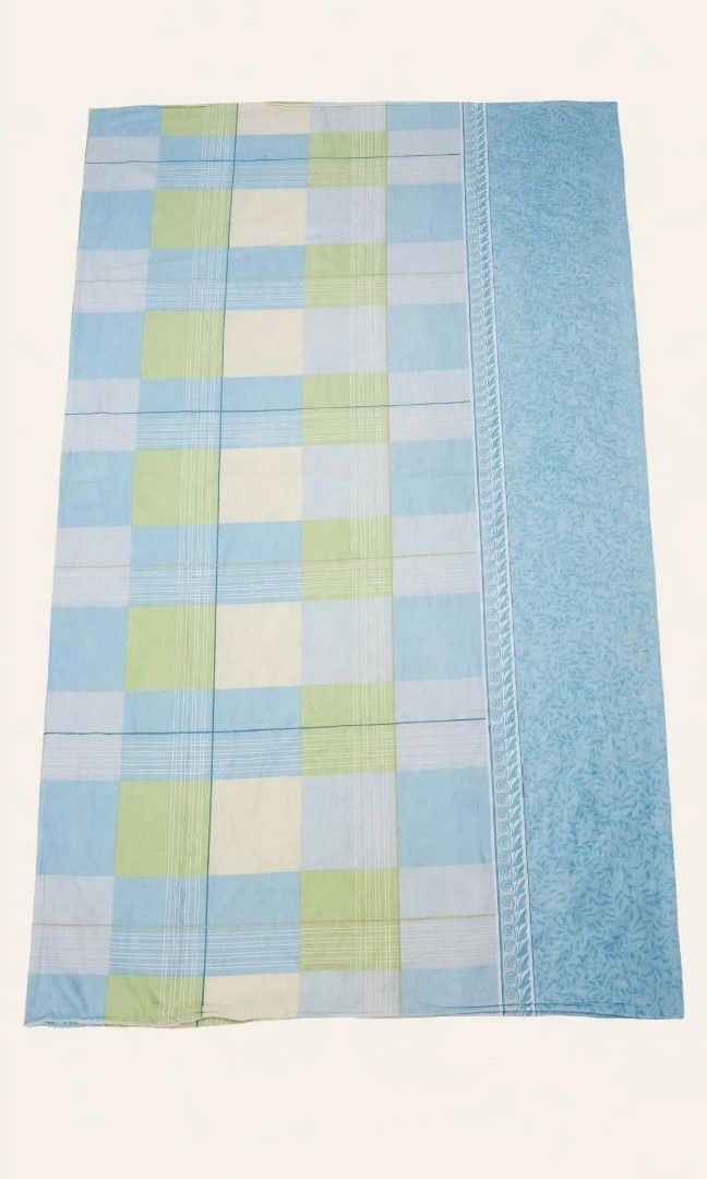 King Size Bed Sheet - 74x88 Checkered Design (Category: Bedding & Towels) located in Manila. Submitted by journnierph (Listing ID 1464867033, Image 2). Description: Blue Green Checkered Bed Cover - 74x88 King Size ✅ Malambot, malamig sa katawan ✅ Good condition, malinis ⚠️ Note: Sira ang zipper pero pwede pa gamitin as flat sheet / blanket / sapin sa bed - hindi halata pag nakalatag Size: 74x88 Price: ₱350 na lang (bawas dahil sa zipper) Location