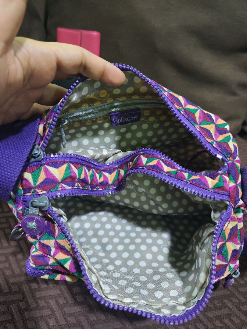 Kipling sling bag (Category: Cross-body Bags) located in Pili. Submitted by zaneombao03491 (Listing ID 1464897950, Image 3). Description: .