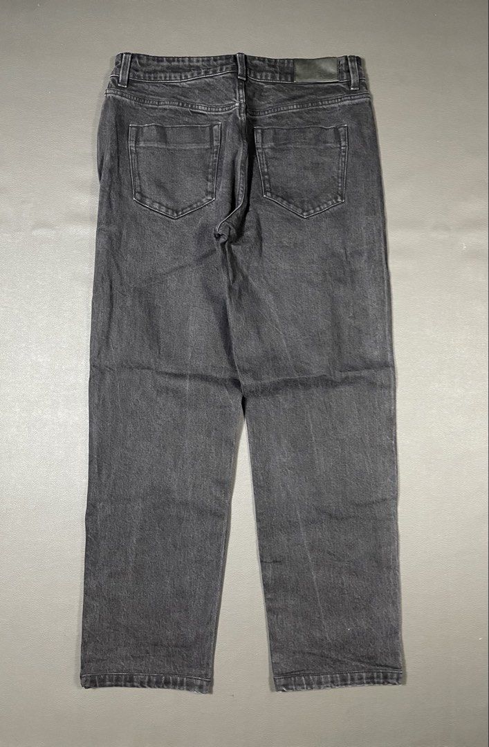 Kith Tripple Black Denim Jeans (Category: Jeans) located in Caloocan City. Submitted by dapreluv (Listing ID 1464926314, Image 1). Description: Kith Tripple Black Denim Jeans Brand: Kith (Kith Denim) Style Number / Product ID: ⁠24-030-060-0000-7-0⁠ Internal Code: ⁠DY26⁠ RN Number: ⁠RN# 140659⁠ Size: 30 Material: 99% Cotton, 1% Polyurethane (with Cowhide leather patch) Made in: China Width: 32” Front Rise: 11” Thigh: 12” Knee: 10” Inseam: 30” Leg 