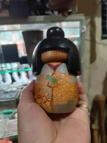 kokeshi doll (Category: Everything Else Others) located in Manila. Submitted by grlfncs.mon31 (Listing ID 1464792763, Image 1). Description: kokeshi doll.