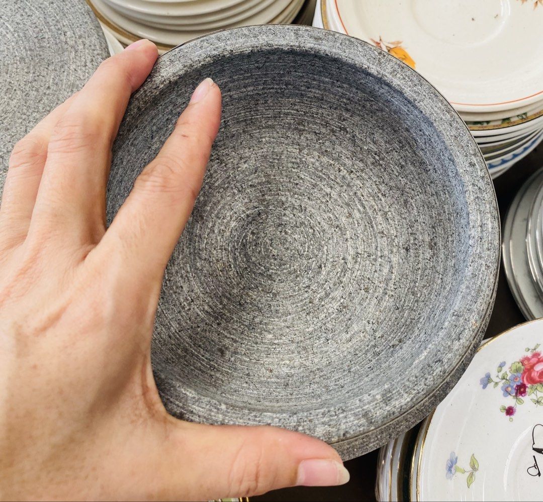 Korean stone dolsot/hot pot (Category: Cookware & Accessories) located in Dapitan. Submitted by clarisasan19348 (Listing ID 1464774470, Image 3). Description: .