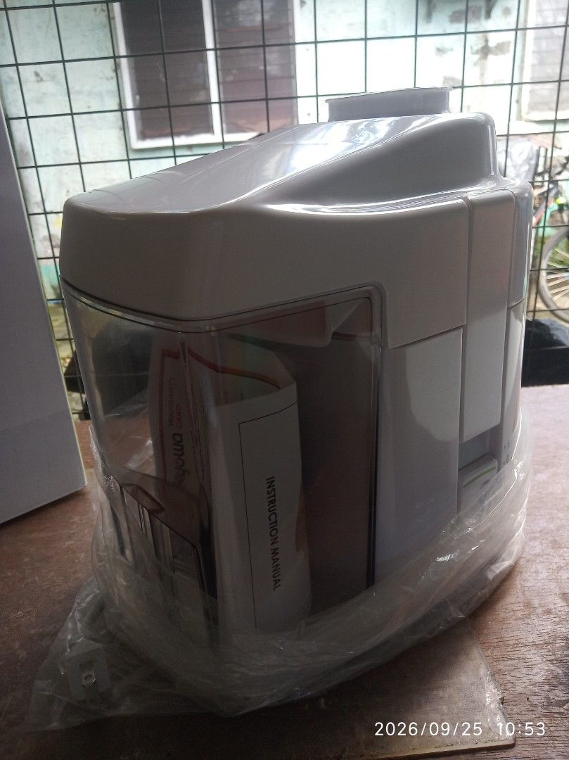 Kyowa Juice Extractor KW-4201 (Category: Juicers, Blenders & Grinders) located in Bacoor. Submitted by hahaziah (Listing ID 1464802904, Image 2). Description: Kyowa Juice Extractor model KW-4201 in white. Stainless steel filter blades, non-slip rubber footing, and detachable parts for easy cleaning. Original box and instruction manual included. Unused unit stored inside plastic wrapping..