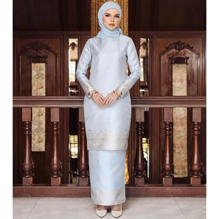 (Category: ) located in . Submitted by shopaholicwardrobe_ (Listing ID 1464880063, Image 1). Description: .