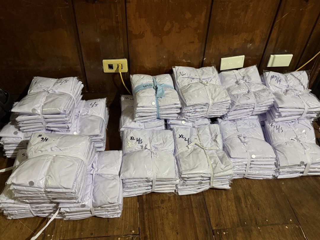 Laboratory Gown (Category: Medical Supplies & Tools) located in Quezon City. Submitted by indaytals (Listing ID 1464947127, Image 1). Description: COD Onhand.