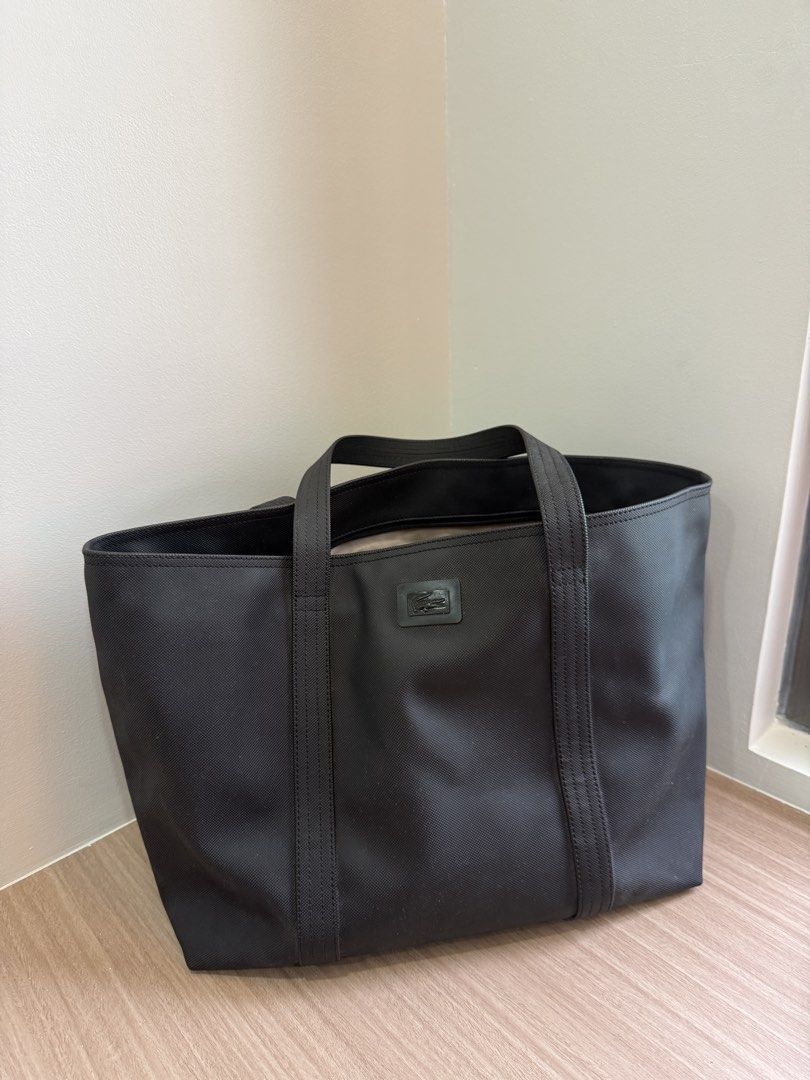 Lacoste Black Canvas Tote Bag (Category: Tote Bags) located in Manila. Submitted by elisesnts (Listing ID 1464839650, Image 1). Description: Black Lacoste tote bag Condition: well used, needs cleaning RFS: dont use anymore.