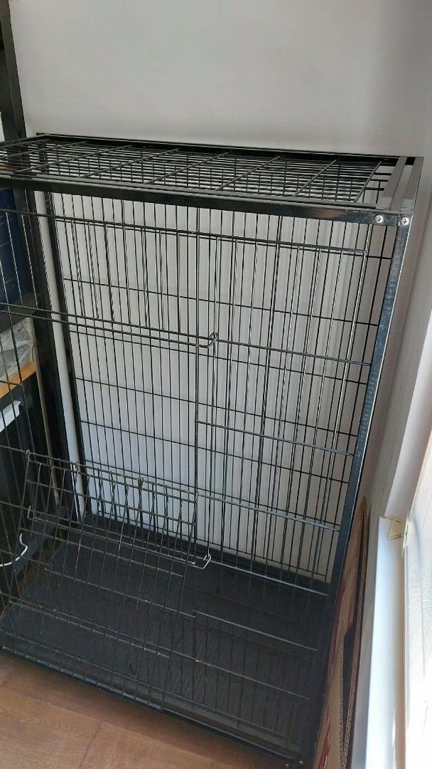 Large black metal wire pet cage with wheels （分類：櫃子、組合櫃及置物架）位於 Hong Kong。 由 andychiuch10345 提交（商品編號 1464897179，圖片 1）。簡介： Black wire pet cage with rolling wheels at the bottom.Size 94cmWx58cm Dx140cmH. Two front doors plus a built-in rack at bottom. Frame made of sturdy metal bars. Currently wrapped up in plastic wrap for easy moving and storage. Pick up only due to size. For free, but need to pick up at village house in Tai Po..。