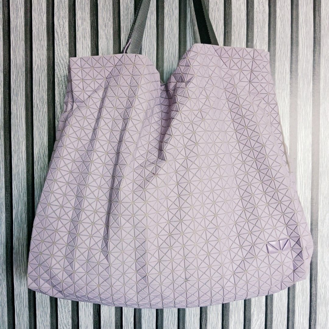 large lavender Tote Bag (Category: Tote Bags) located in Manila. Submitted by mamapards17 (Listing ID 1464780394, Image 1). Description: Bao Bao ISS3Y M!YAK3 Cart One-Tone Tote Bag 💜 stands out with its flexible, soft lavender triangular panels that create a distinct, fluid geometric shape. selling for: ₱800 plus SF.